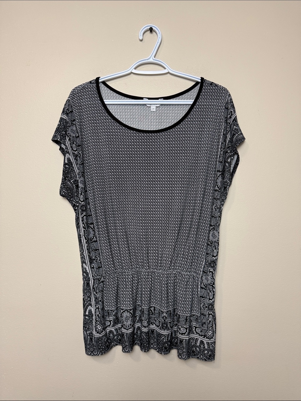 Reitmans Black and White Printed Short Sleeve Top size  L